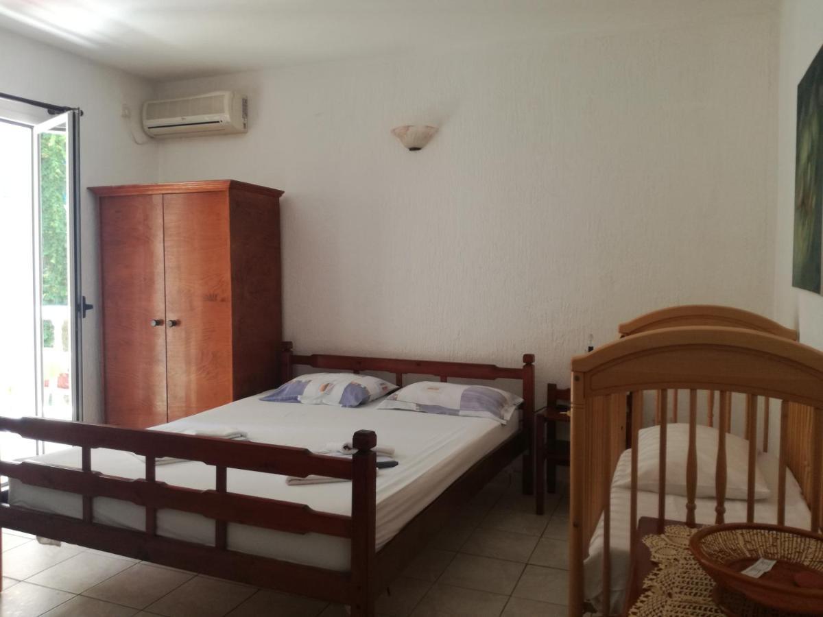 Miron Apart&Rooms Rafailovici Exterior photo