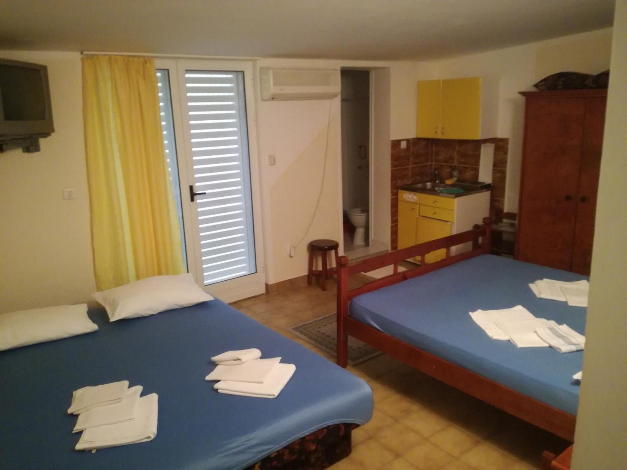 Miron Apart&Rooms Rafailovici Exterior photo
