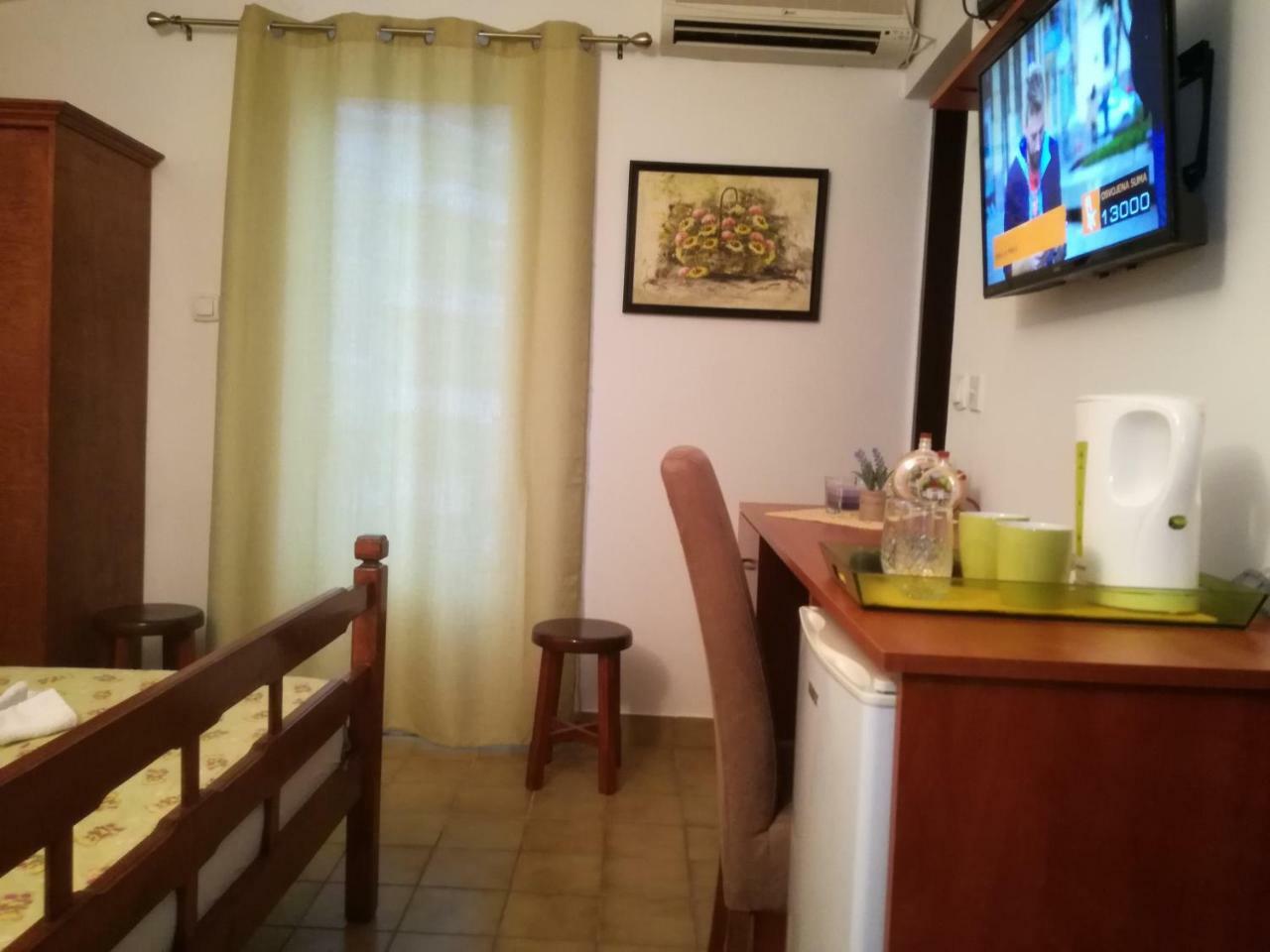 Miron Apart&Rooms Rafailovici Exterior photo
