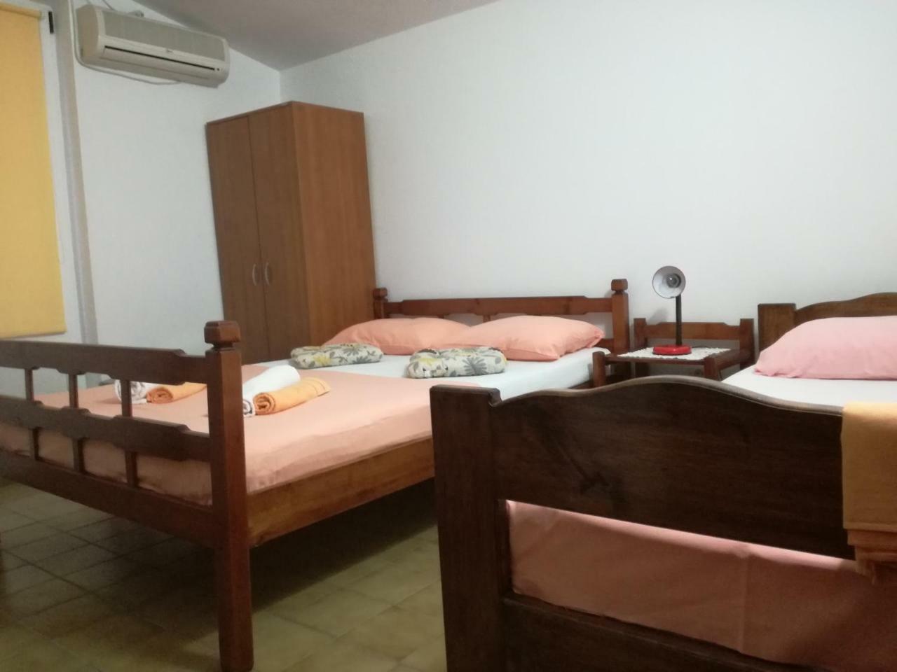 Miron Apart&Rooms Rafailovici Exterior photo