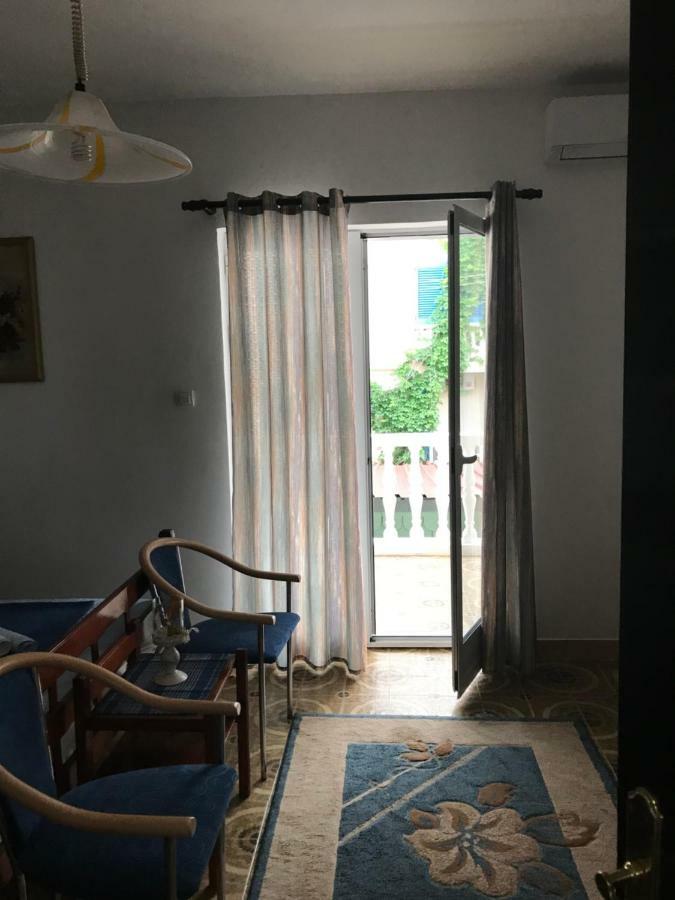 Miron Apart&Rooms Rafailovici Exterior photo